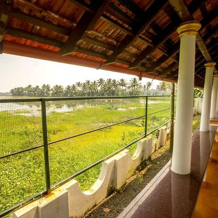 Palmy Lake Resort Alappuzha Экстерьер фото