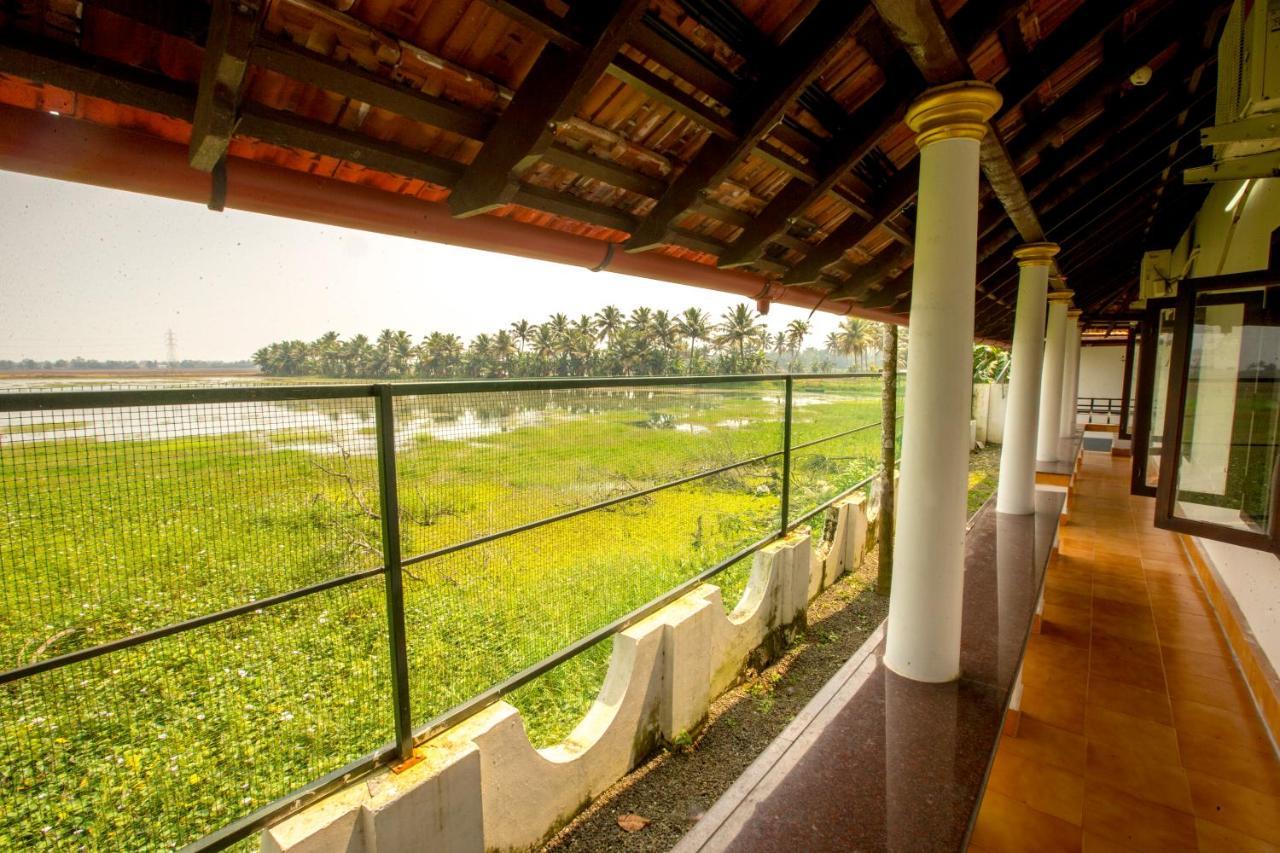 Palmy Lake Resort Alappuzha Экстерьер фото
