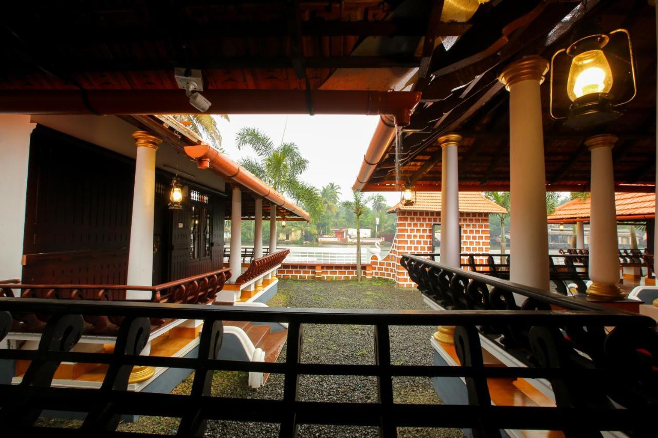 Palmy Lake Resort Alappuzha Экстерьер фото